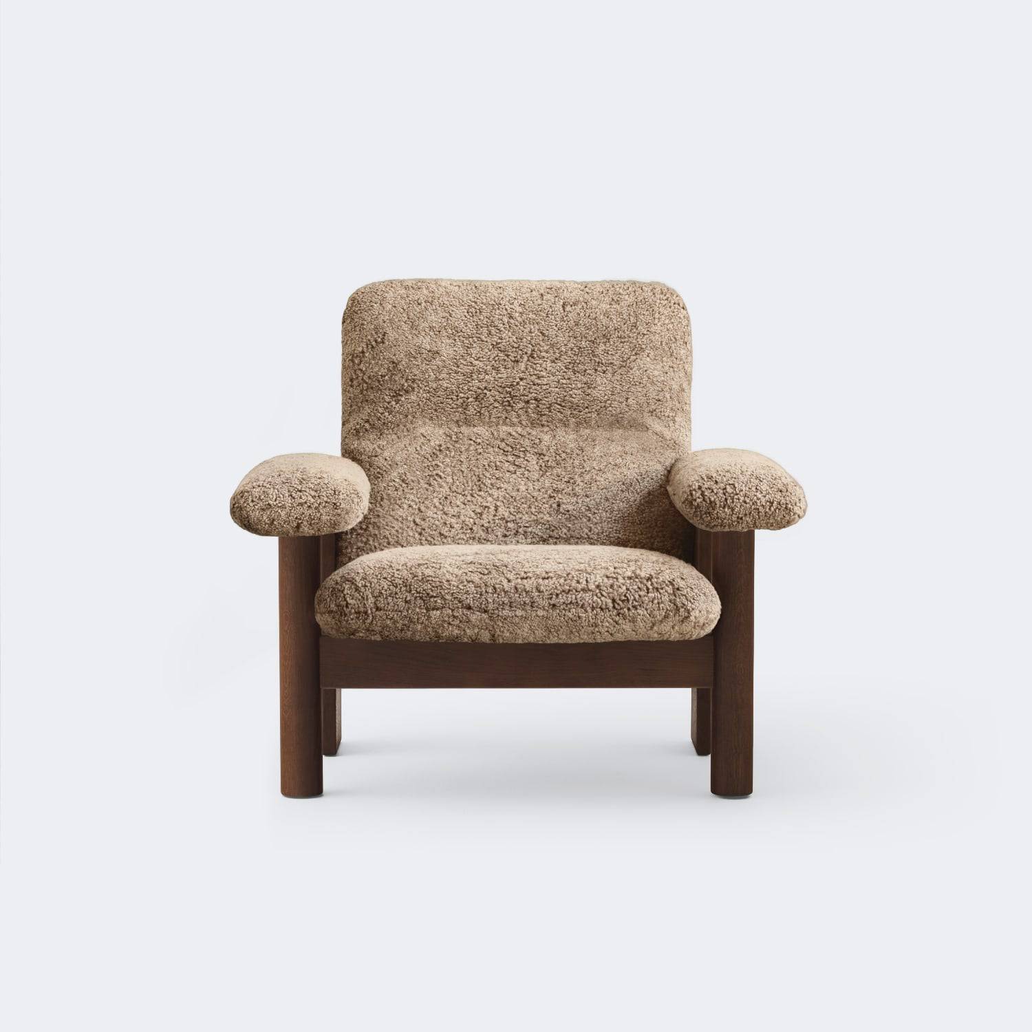 Audo Copenhagen Brasilia Lounge Chair Natural Oak Sheepskin Nature - KANSO