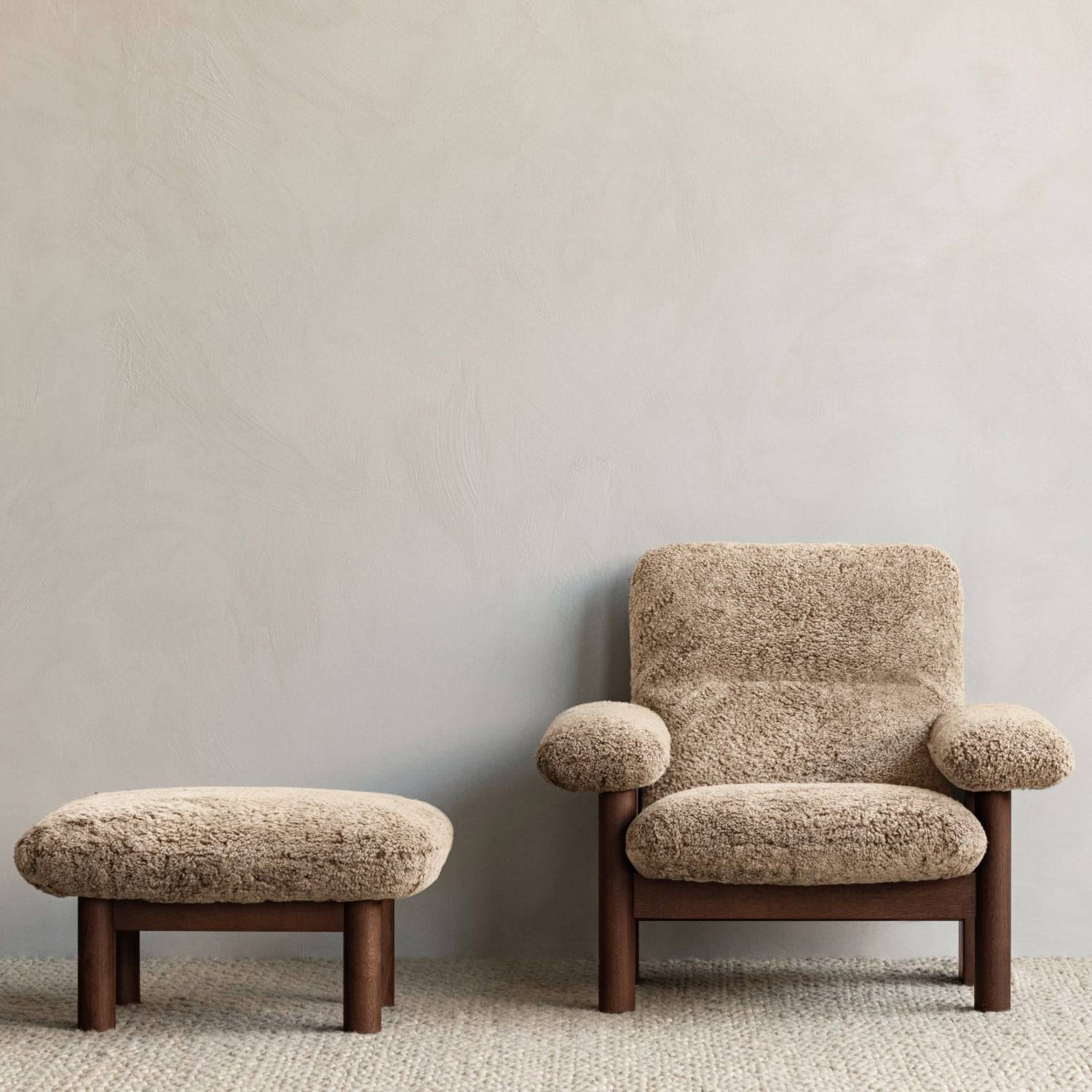 Audo Copenhagen Brasilia Lounge Chair Natural Oak Sheepskin Nature - KANSO