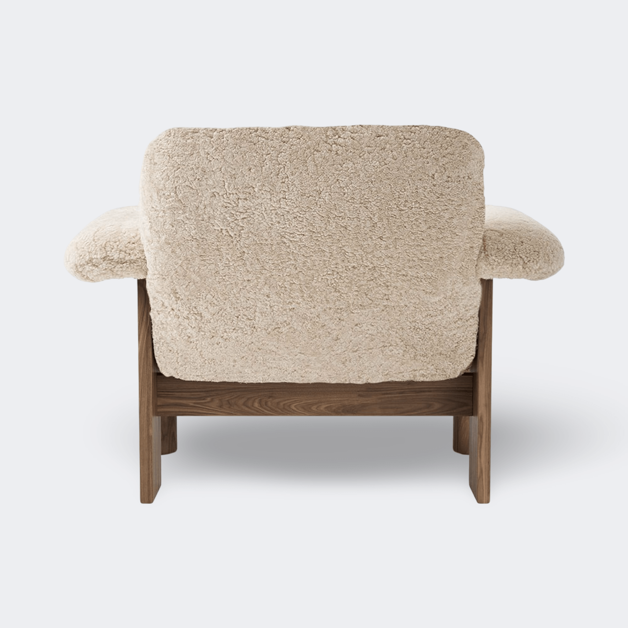 Audo Copenhagen Brasilia Lounge Chair, Low Back, Sheepskin Sheepskin Nature Walnut - KANSO