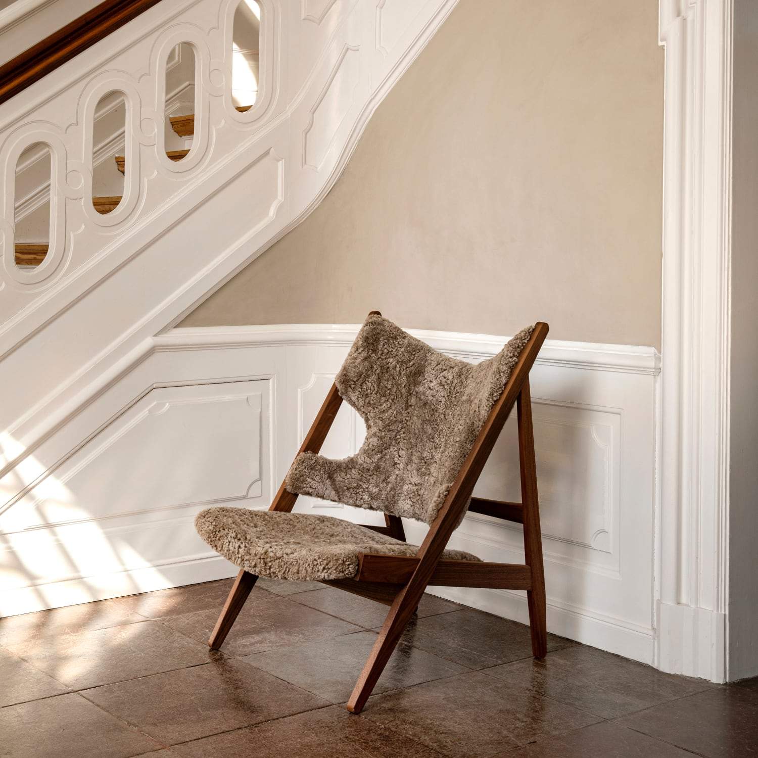 Audo Copenhagen Knitting Chair, Sheepskin Upholstery Made To Order Walnut/Sahara - KANSO#Frame/Fabric Color_Walnut/Sahara