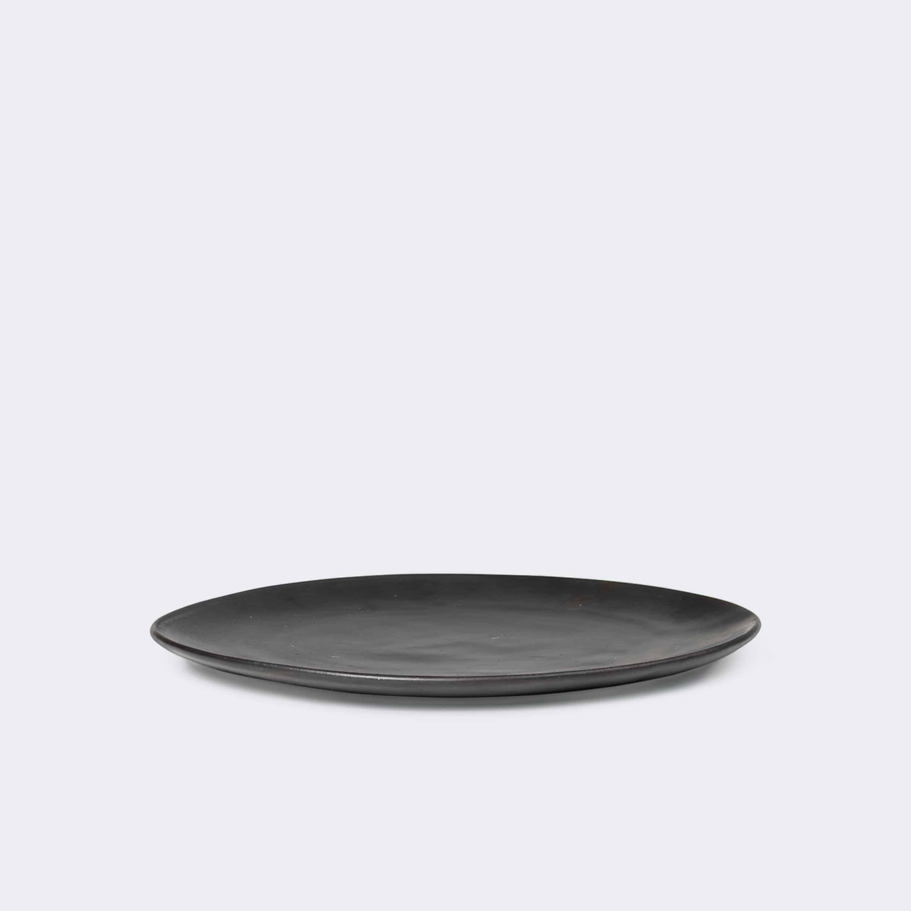 Ferm Living Flow Plate Medium Black - KANSO