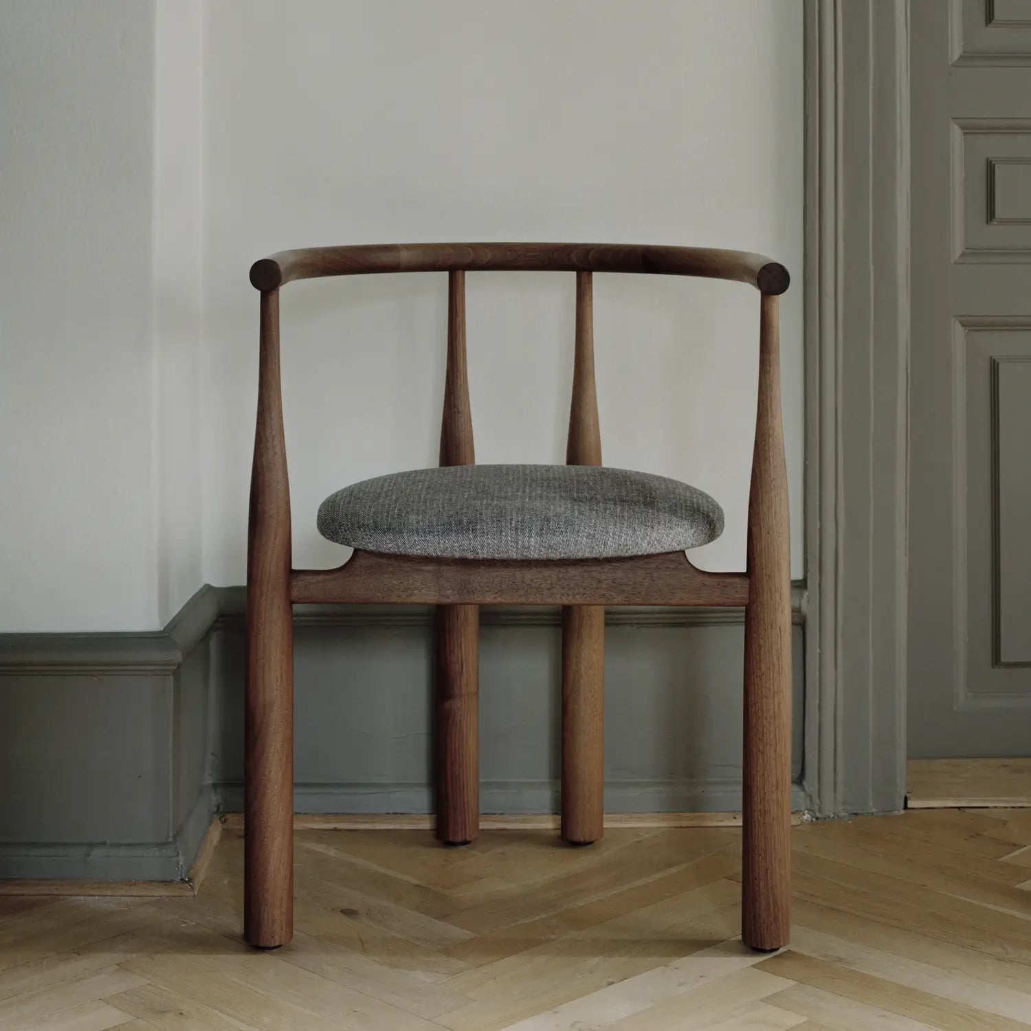 New Works Bukowski Chair 8 Weeks Walnut, Carnarvon 022 - KANSO#Frame/Fabric Color_Walnut, Carnarvon 022