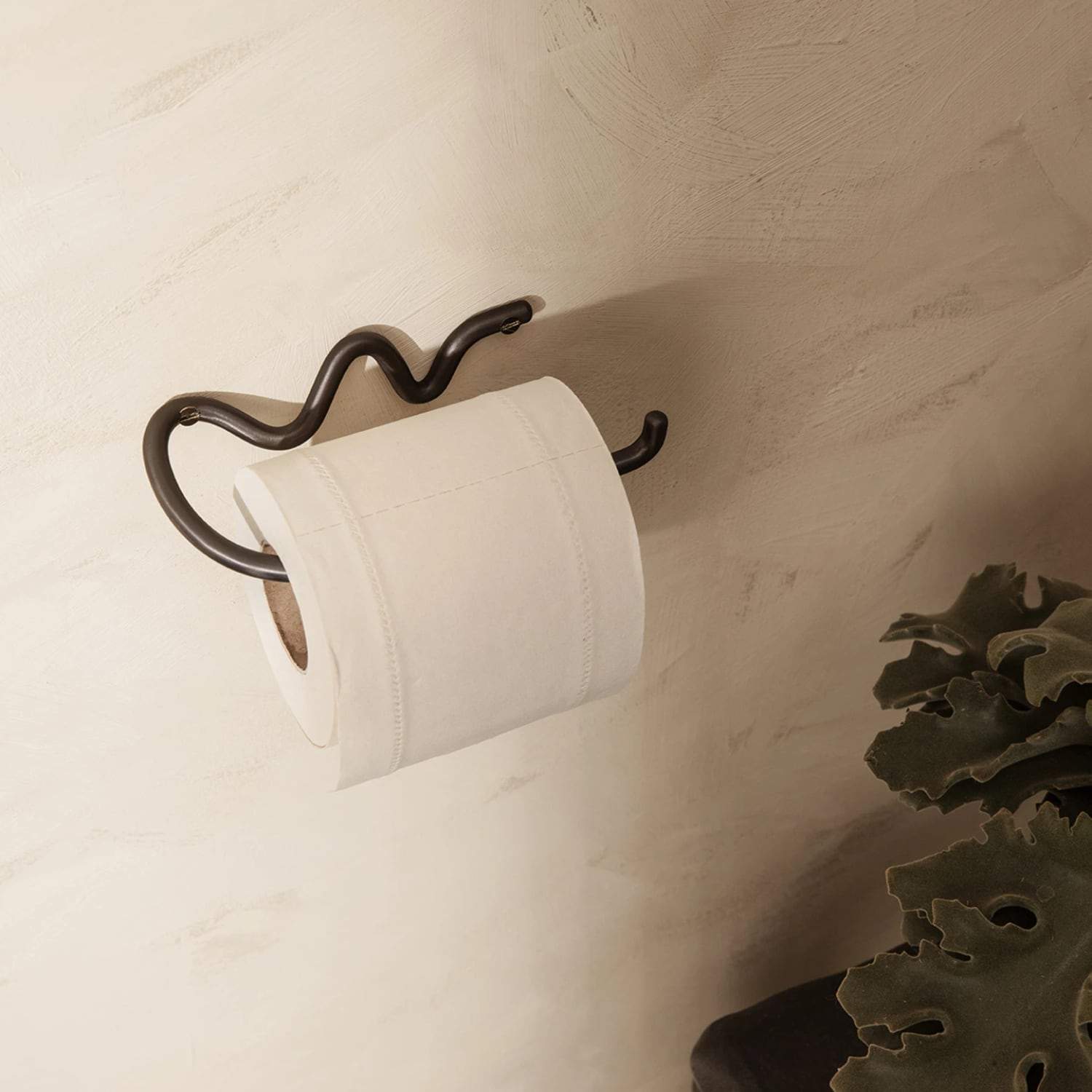 Curvature Toilet Paper Holder, Black Brass