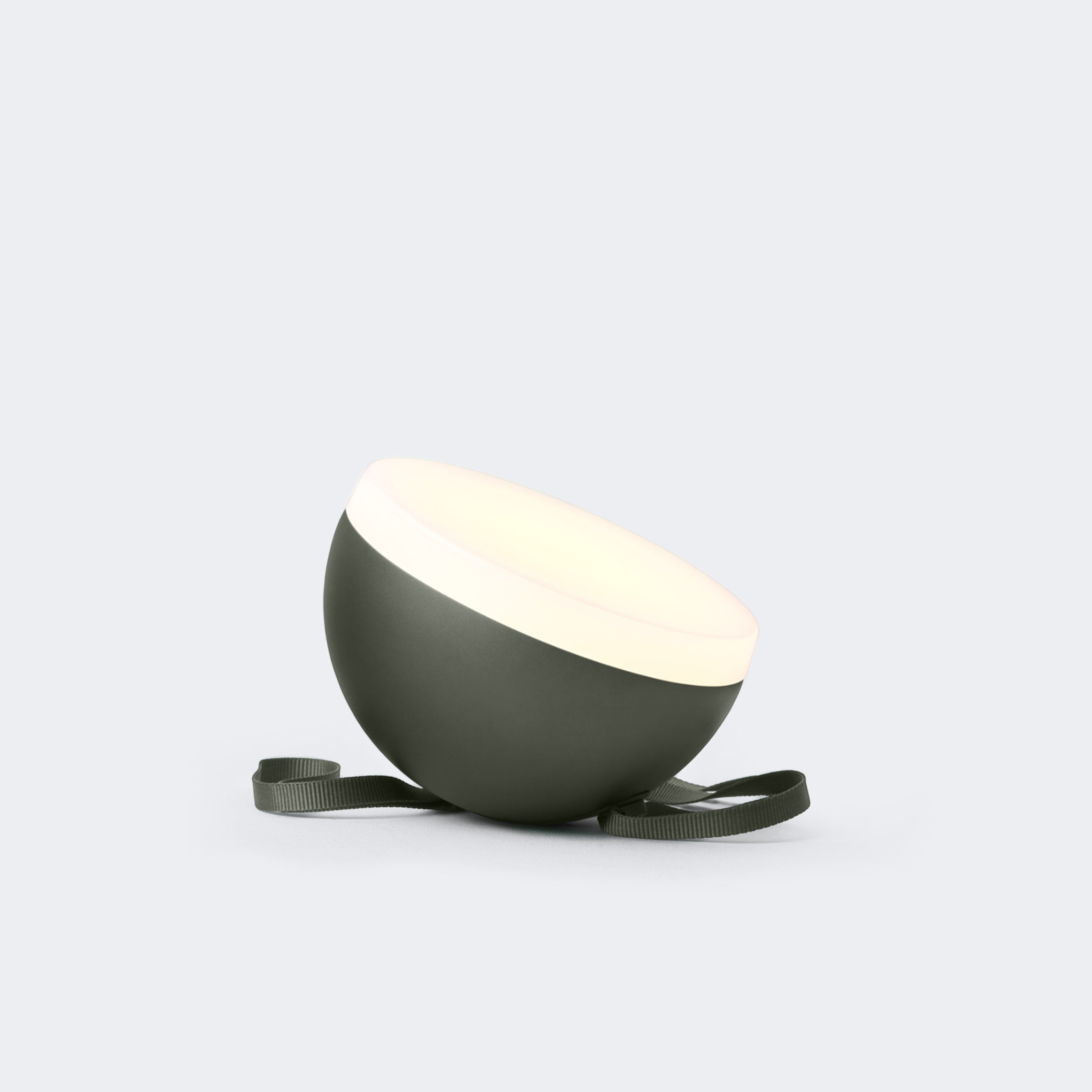 https://www.shopkanso.com/cdn/shop/products/new-works-sphere-portable-lamp-kanso-454330.jpg?v=1686239014